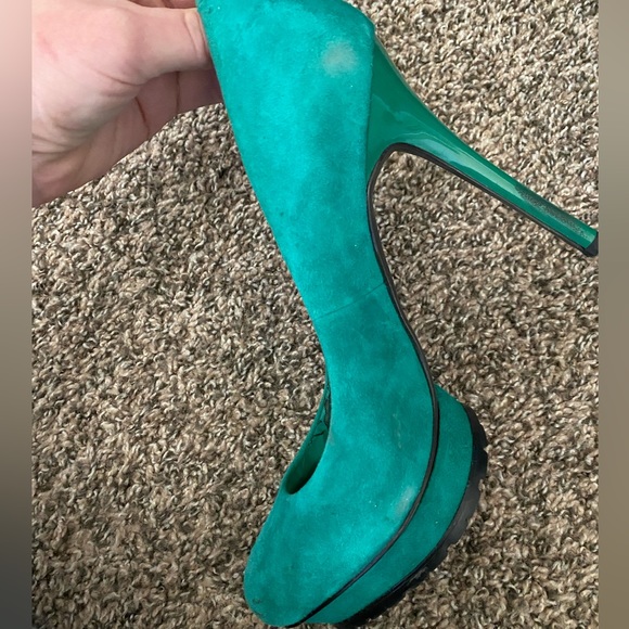 BCBG Maxazria heels - Picture 5 of 6